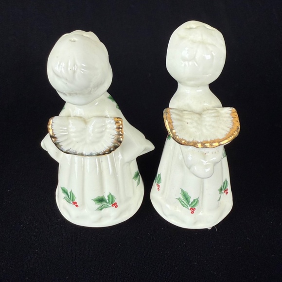 Vintage Essex Christmas Salt Pepper Shakers Angels Kissing Ceramic Holly Berries - Picture 2 of 13